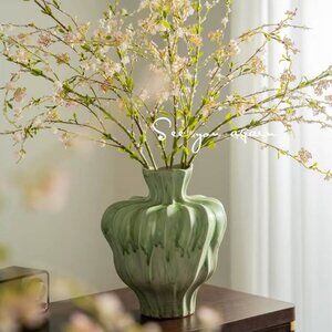 Minimal Cream Vase – Elegant Contemporary Shape